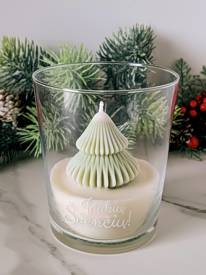 Kalėdinė sojų vaško žvakė „Jaukių švenčių“ – be aromato